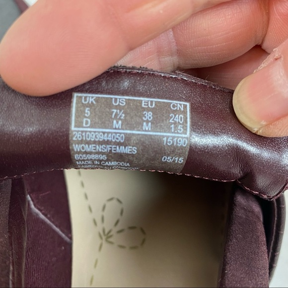 Clarks Glove Candy Slip On Burgundy Sneaker/ Loafer Size 7 - Picture 6 of 8
